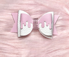 Load image into Gallery viewer, Pink Drip Bow straw topper
