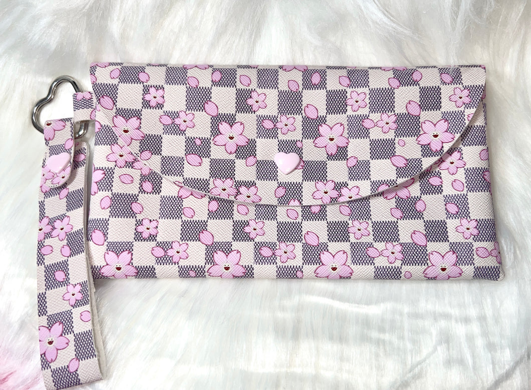 Wristlet pouch