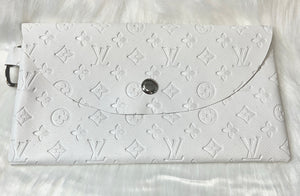 Wristlet pouch